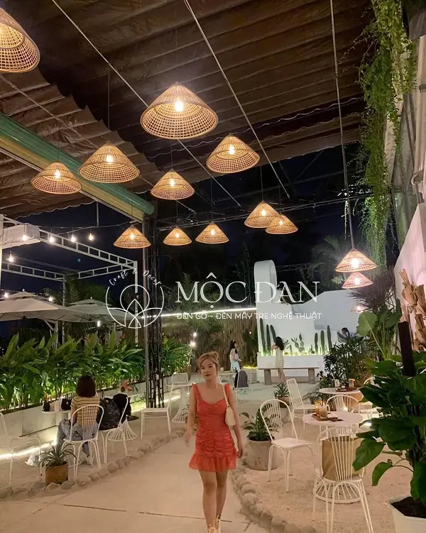 den may tre dan hinh non