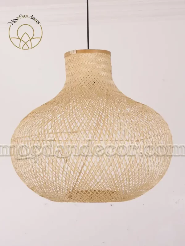 Lồng đèn tre ngoài sân